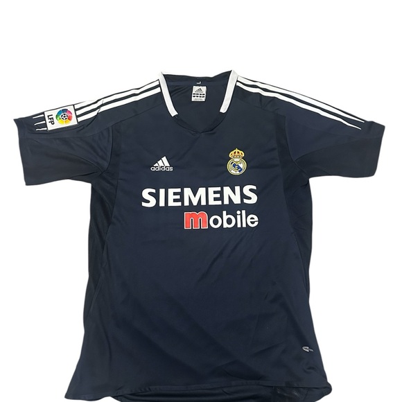 2004/05 retro Real Madrid away kit. David Beckham soccer football jersey. - Picture 1 of 3